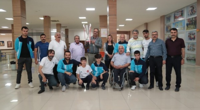 Eyyübiye belediye başkanı kuş şampiyon takımı tebrik etti