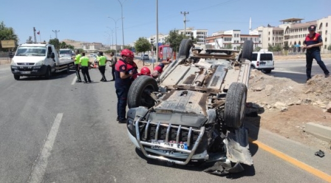 Eyyübiye de iki araç kafa kafaya çarpıştı.;