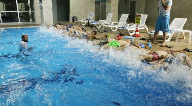 Haliliye'de Çocuklar Eğlenerek Yüzme Öğreniyor;