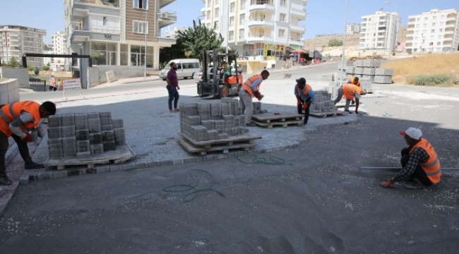 Karaköprü de Yollara Kilitli parke Taşı Döşeniyor.;