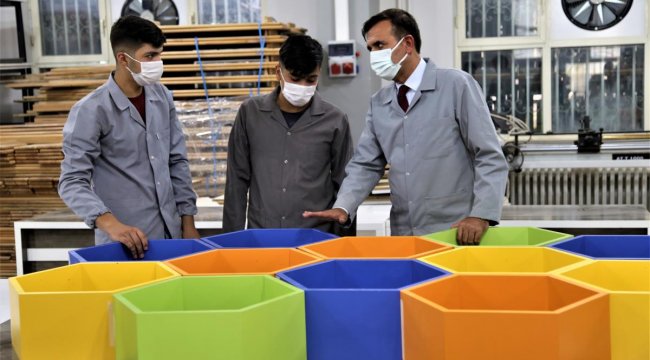 Şanlıurfa'lı meslek lisesi öğrencileri yaptıkları üretimle ;