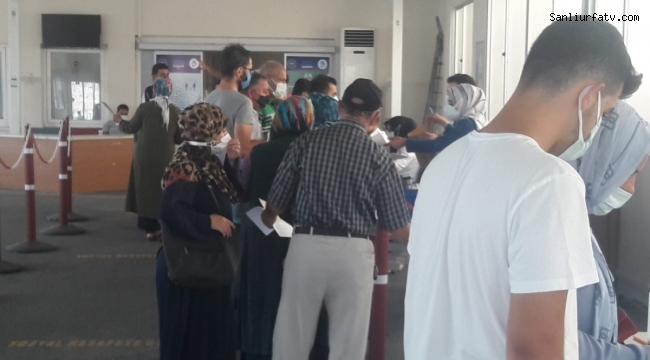 Şanlıurfa Vaka Sayısı Paniğe Neden Oldu Vatandaşlar Aşı Kuyruğu Oluşturdu;
