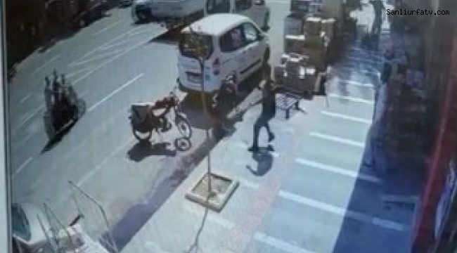 Urfa'da Bebek Arabası Yola Düşmekten Son Anda Kurtarıldı;