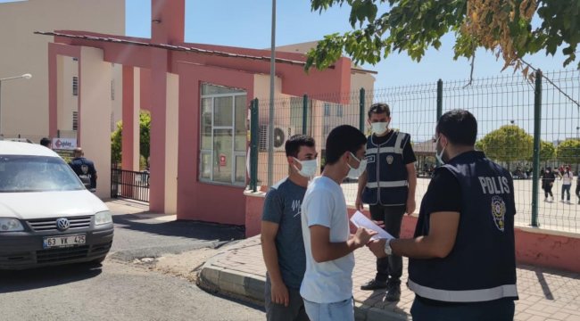 Şanlıurfa'da polis okullarda denetim yaptı;