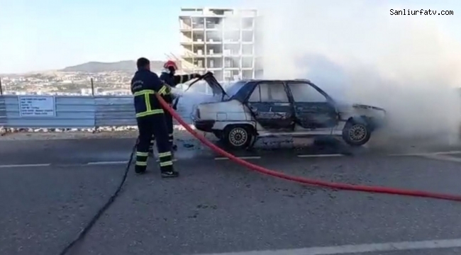 Şanlıurfa'da Seyir halinde ki araba alev aldı..;