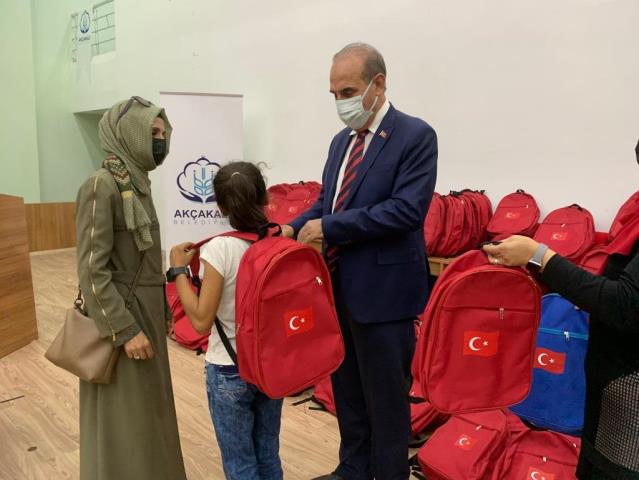 Akçakale'de Öğrencilere Kırtasiye Yardımı Başkan Yalçınkaya Akçakale ile iftihar Edeceksiniz..;
