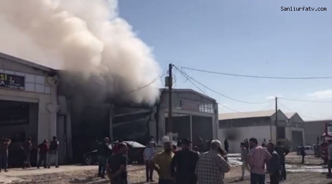 Şanlıurfa'daki Tır Kazası Yangına Müdahaleyi Güçleştirdi İşyeri Kül Oldu..