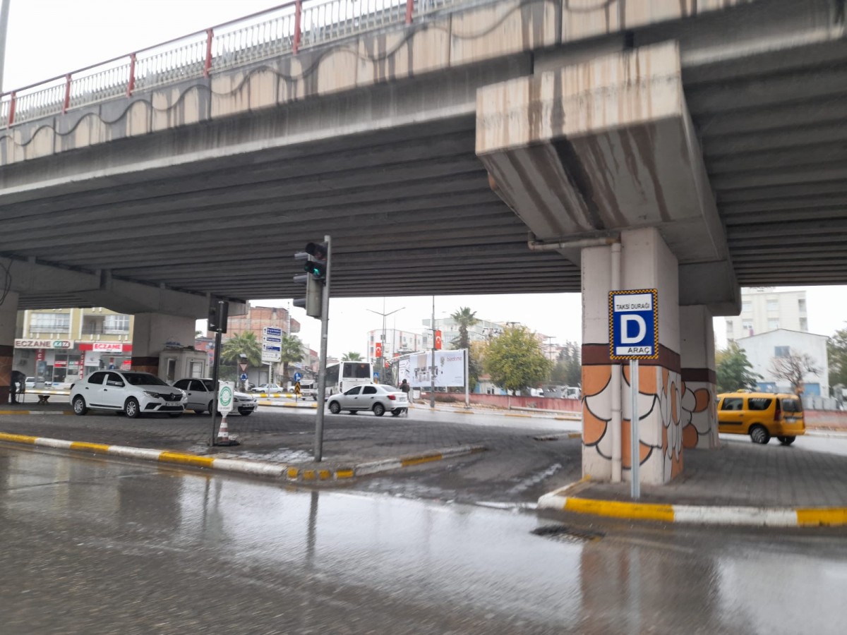 Şanlıurfa'da taksi durağının yeri görenleri şaşkına çevirdi;