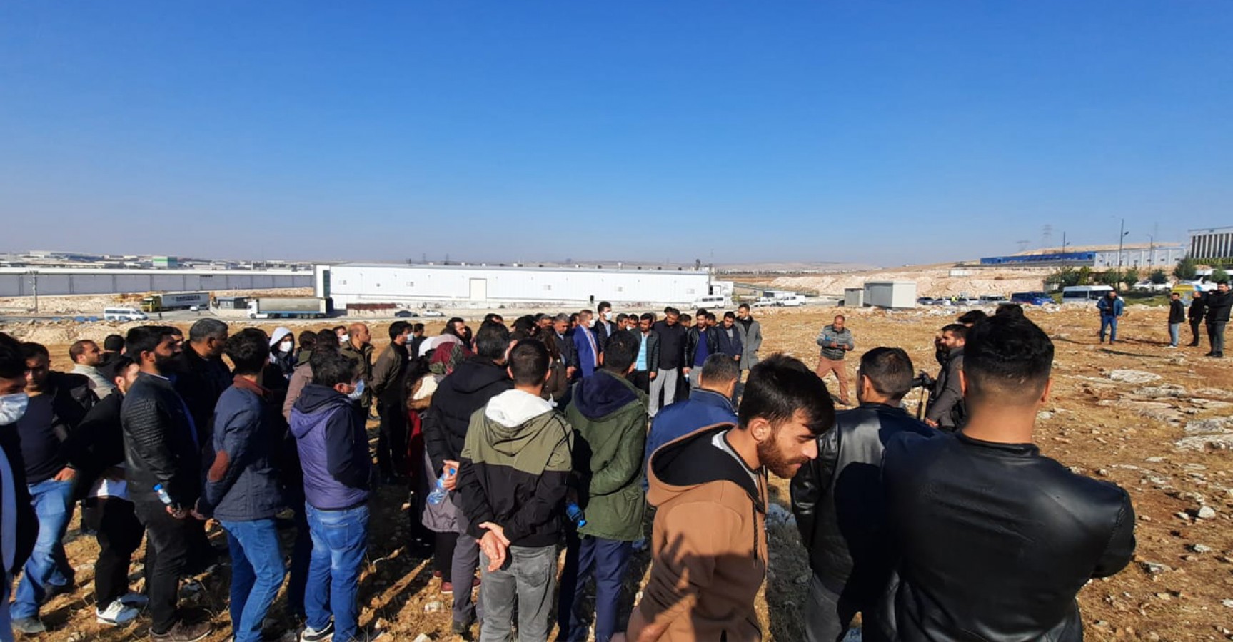 Fabrika önünde yeniden eyleme başladılar;