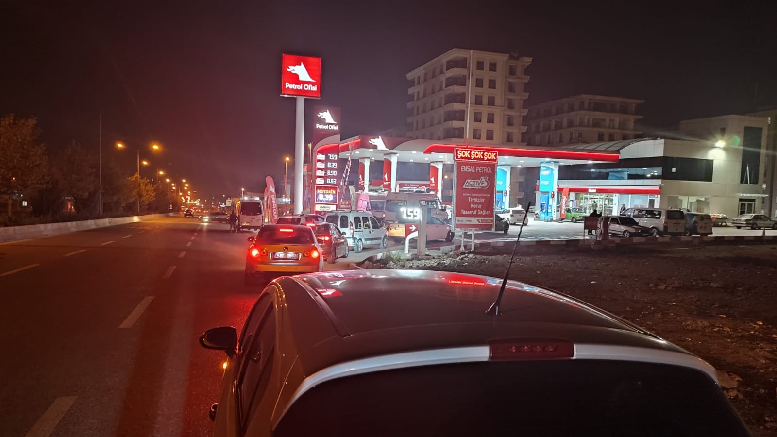 Şanlıurfa'da akaryakıt istasyonları satışı durdurdu!;