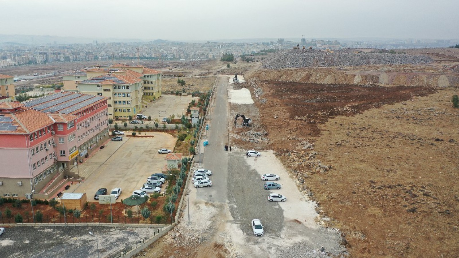 Zeytin Dalı Eğitim Kampüsü'nde yol genişletme çalışması başlatıldı;