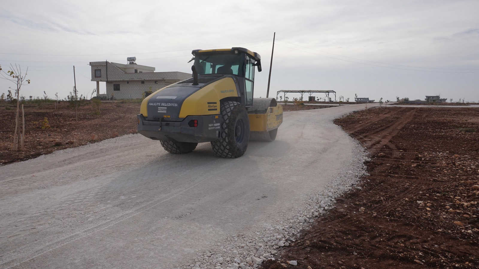Haliliye'de deforme yollar yenileniyor;