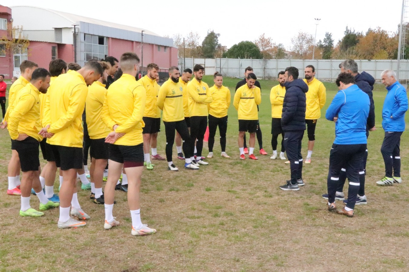 Şanlıurfaspor'da 3 futbolcu kadro dışı bırakıldı;