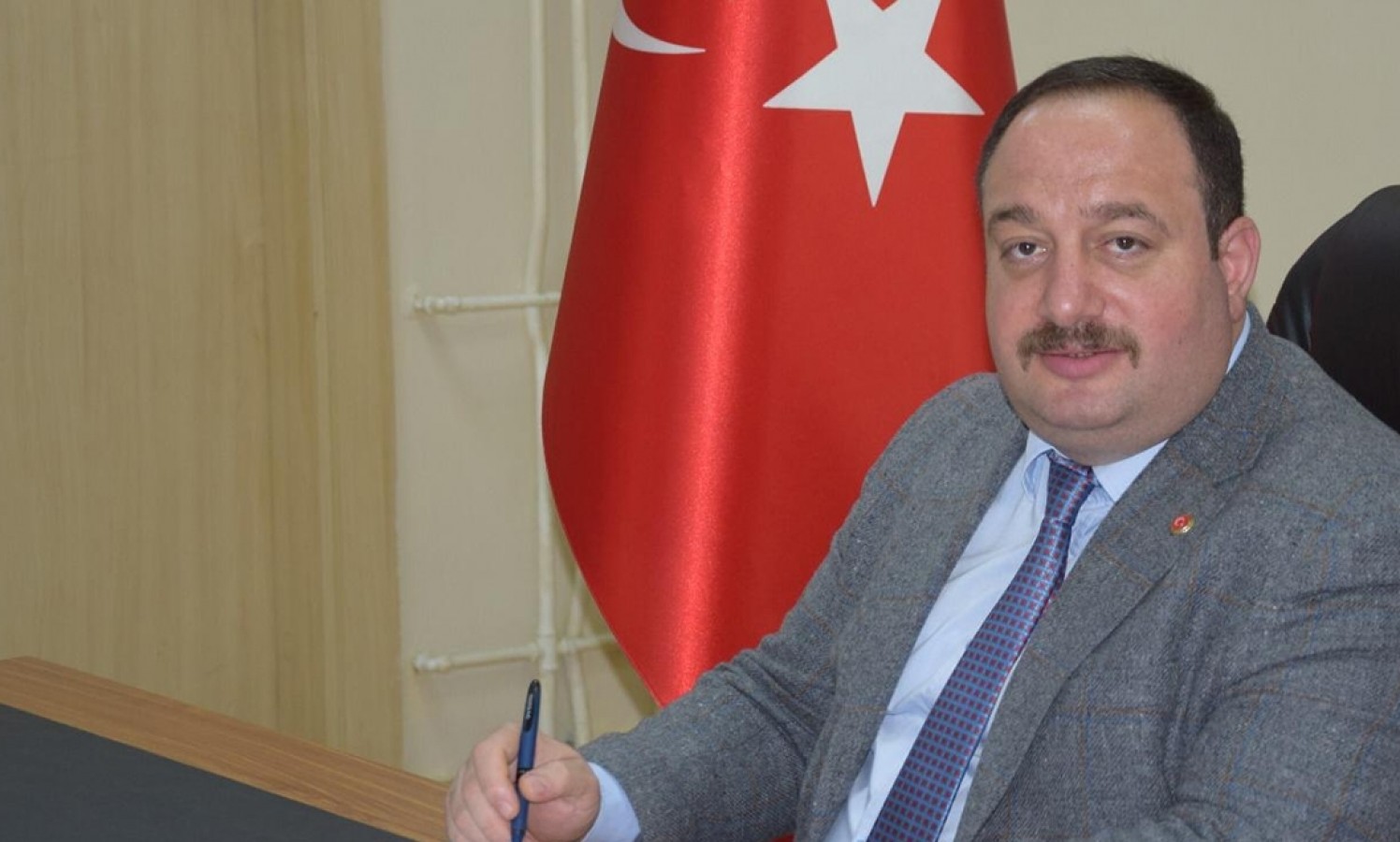 Belediye Başkanı Ekinci kendi aracıyla kaza yaptı;