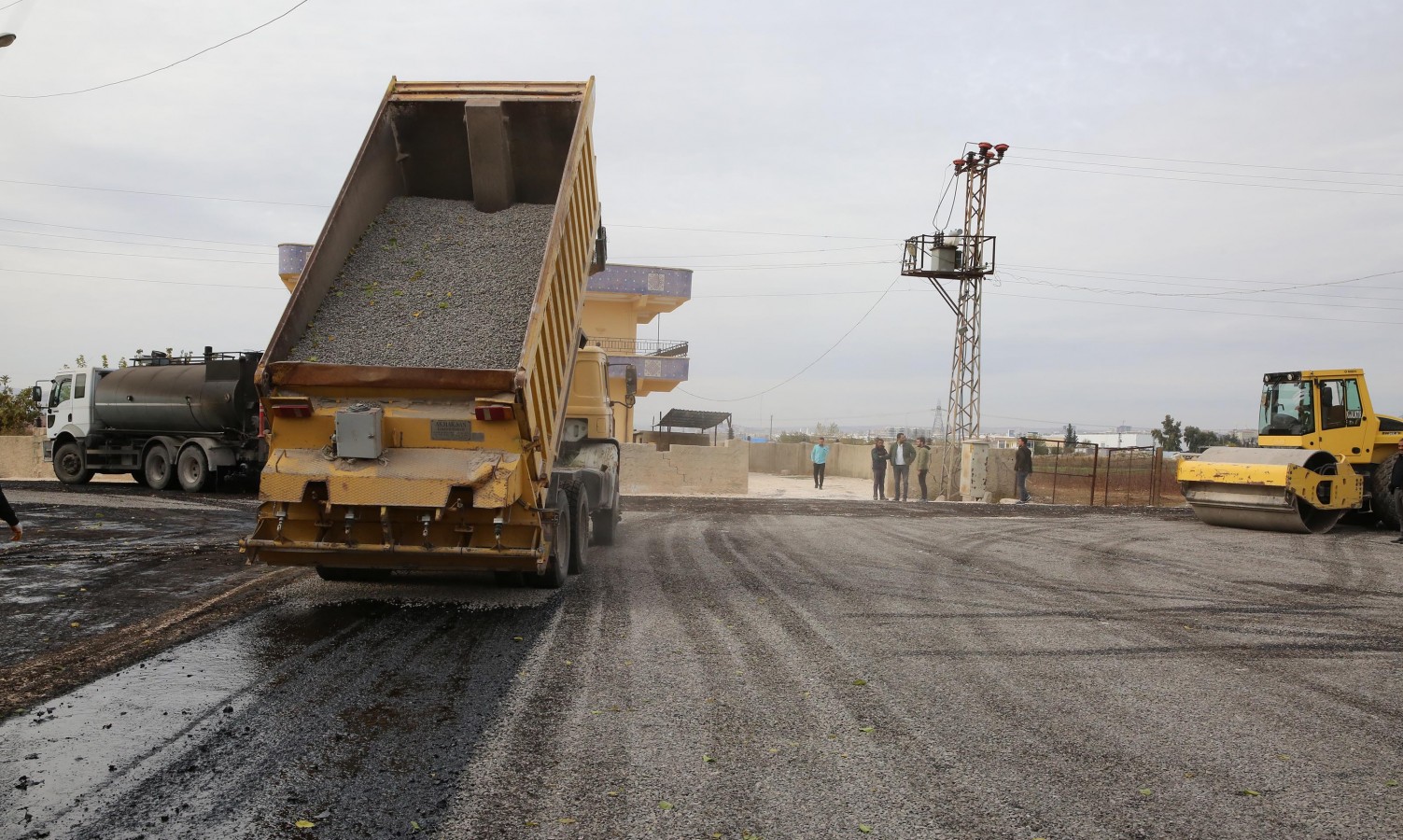 Haliliye kırsalındaki yollar asfaltlanıyor;