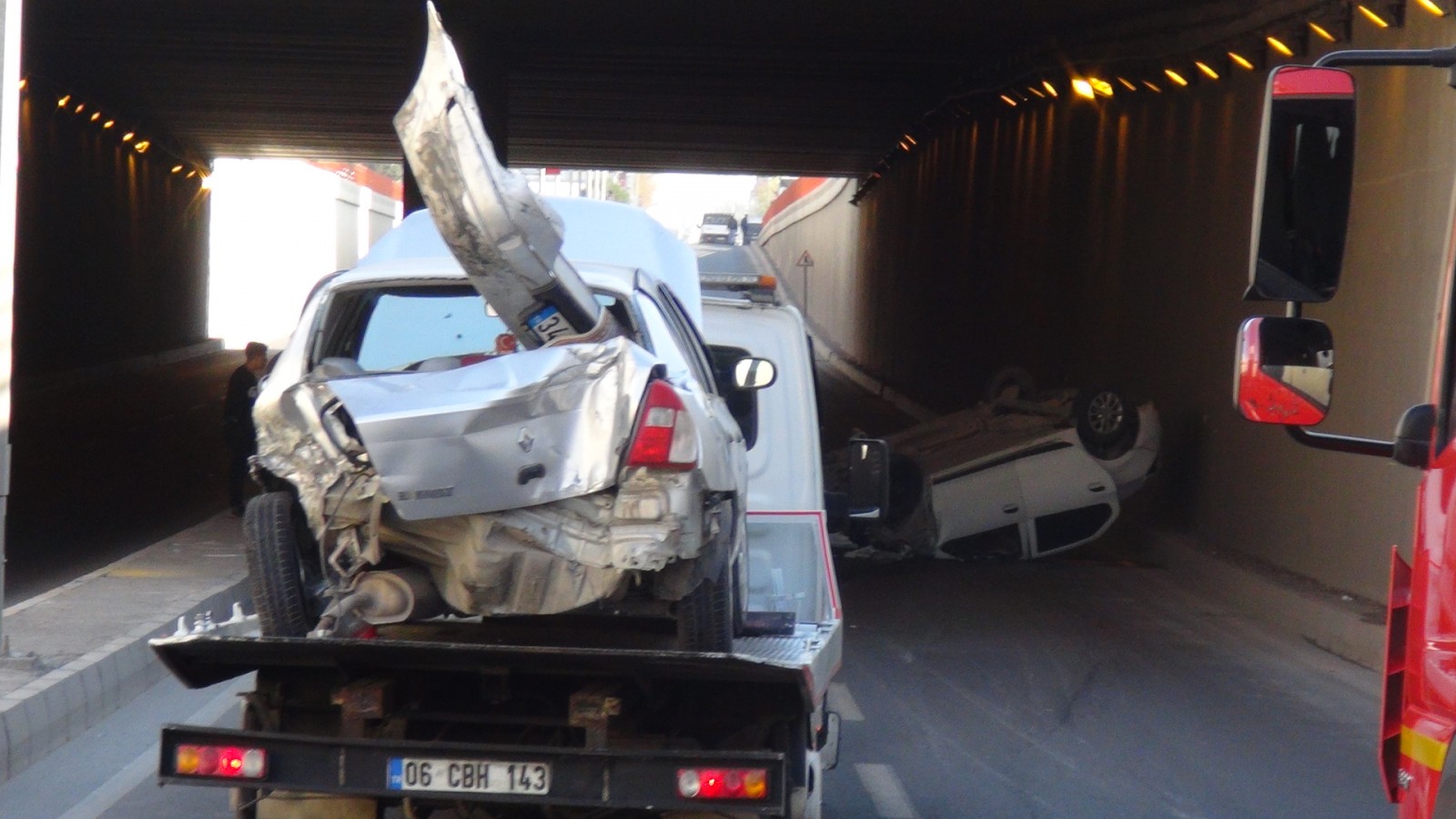 Şanlıurfa'da otomobil takla attı, metrelerce sürüklendi: 3 yaralı;