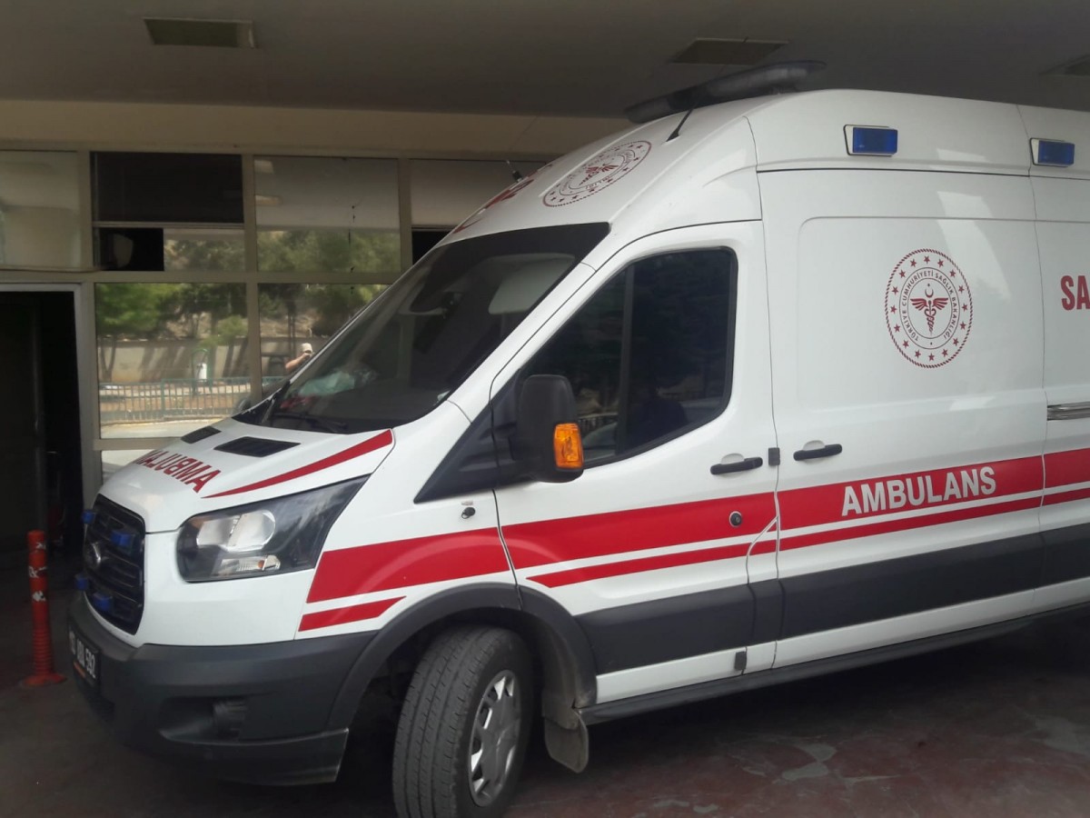 Babasının silahıyla oynarken kendini vurdu;