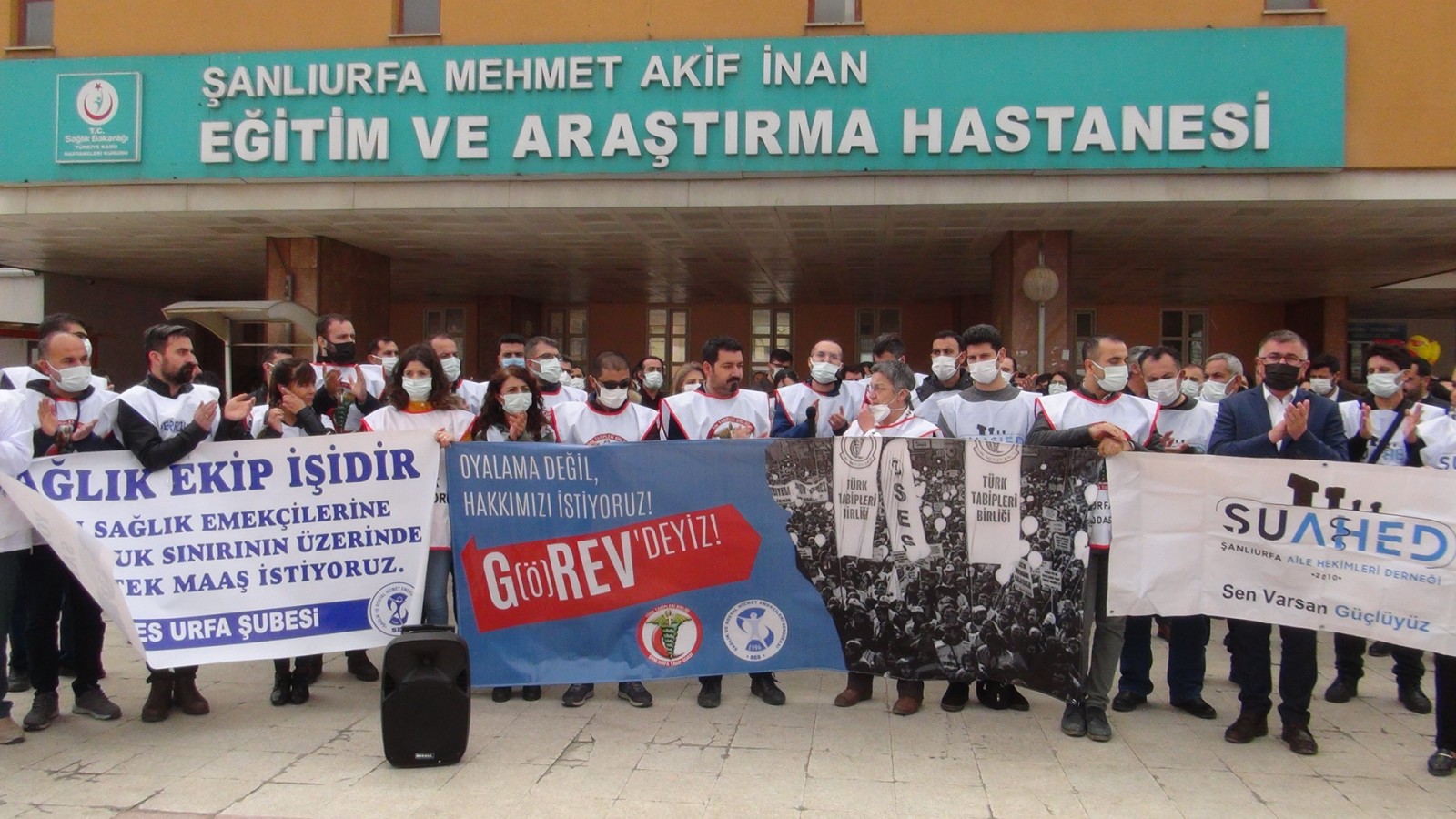 Şanlıurfa’da sağlıkçılar iş bıraktı;