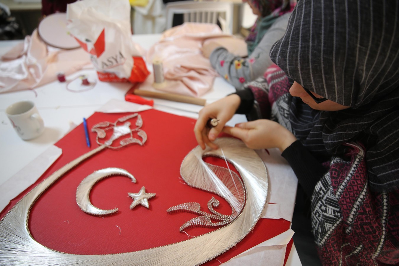 Haliliye Belediyesi ile kadınlar meslek sahibi oluyor;