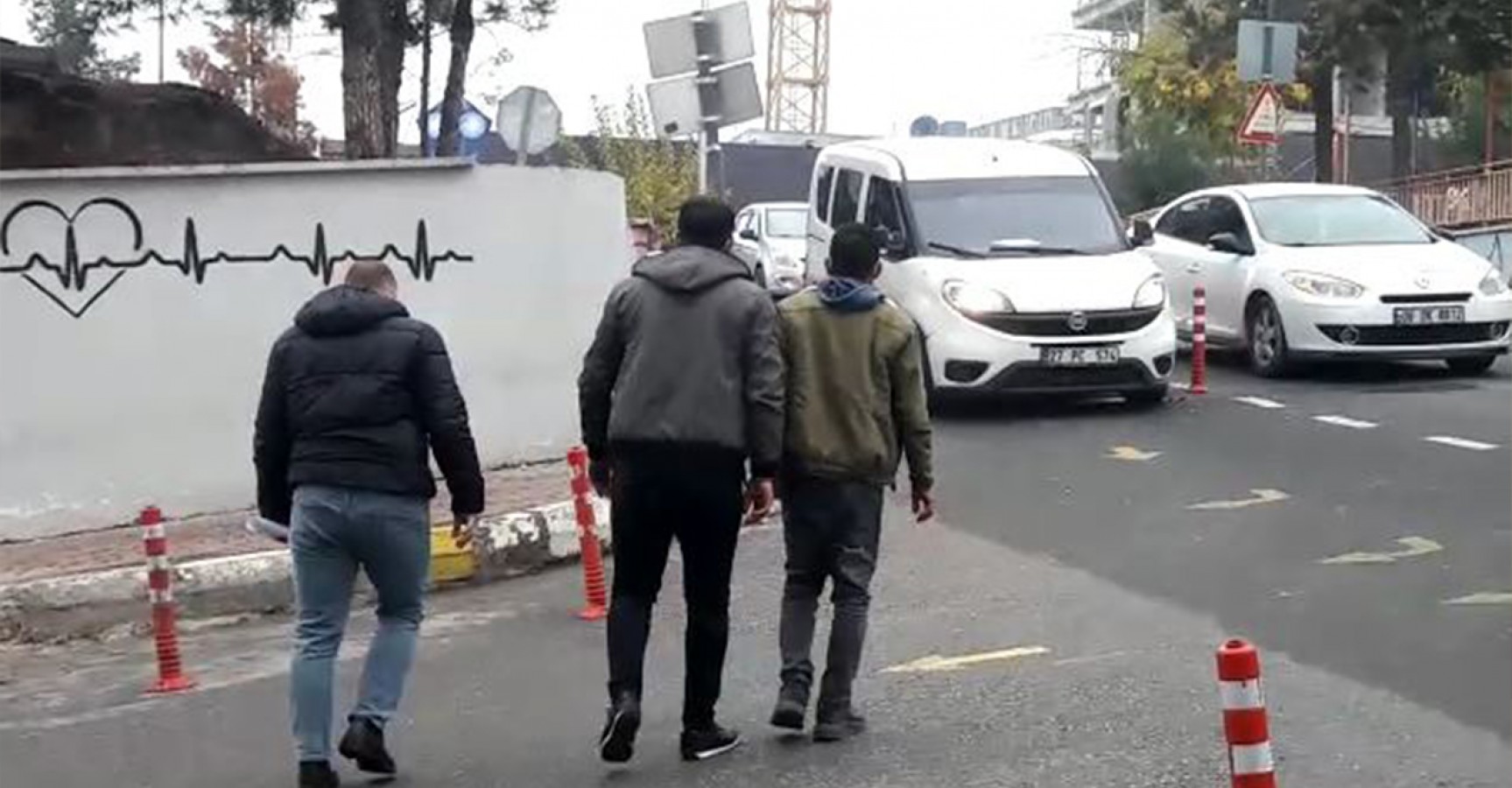 Urfa'da uyuşturucu satıcılarına baskın!;