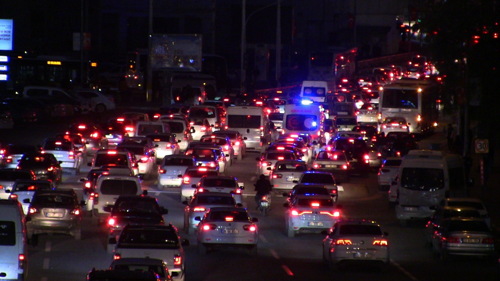 Urfa trafiği, İstanbul trafiğini aratmıyor!;