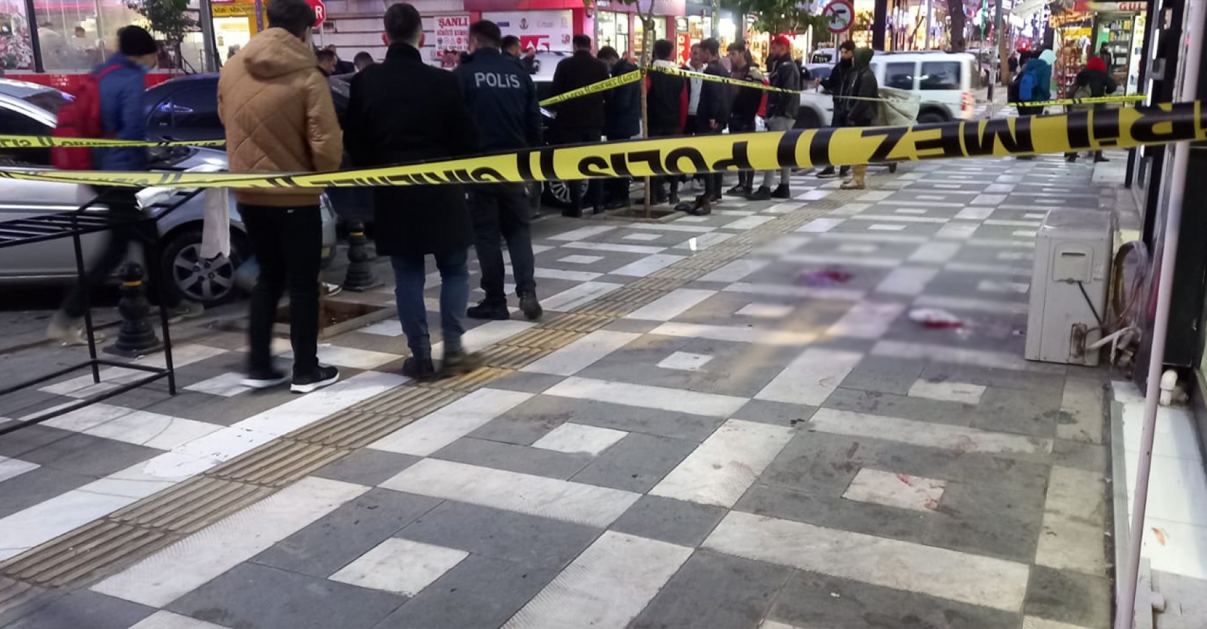 Urfa göbeğinde bıçaklı kavga!;