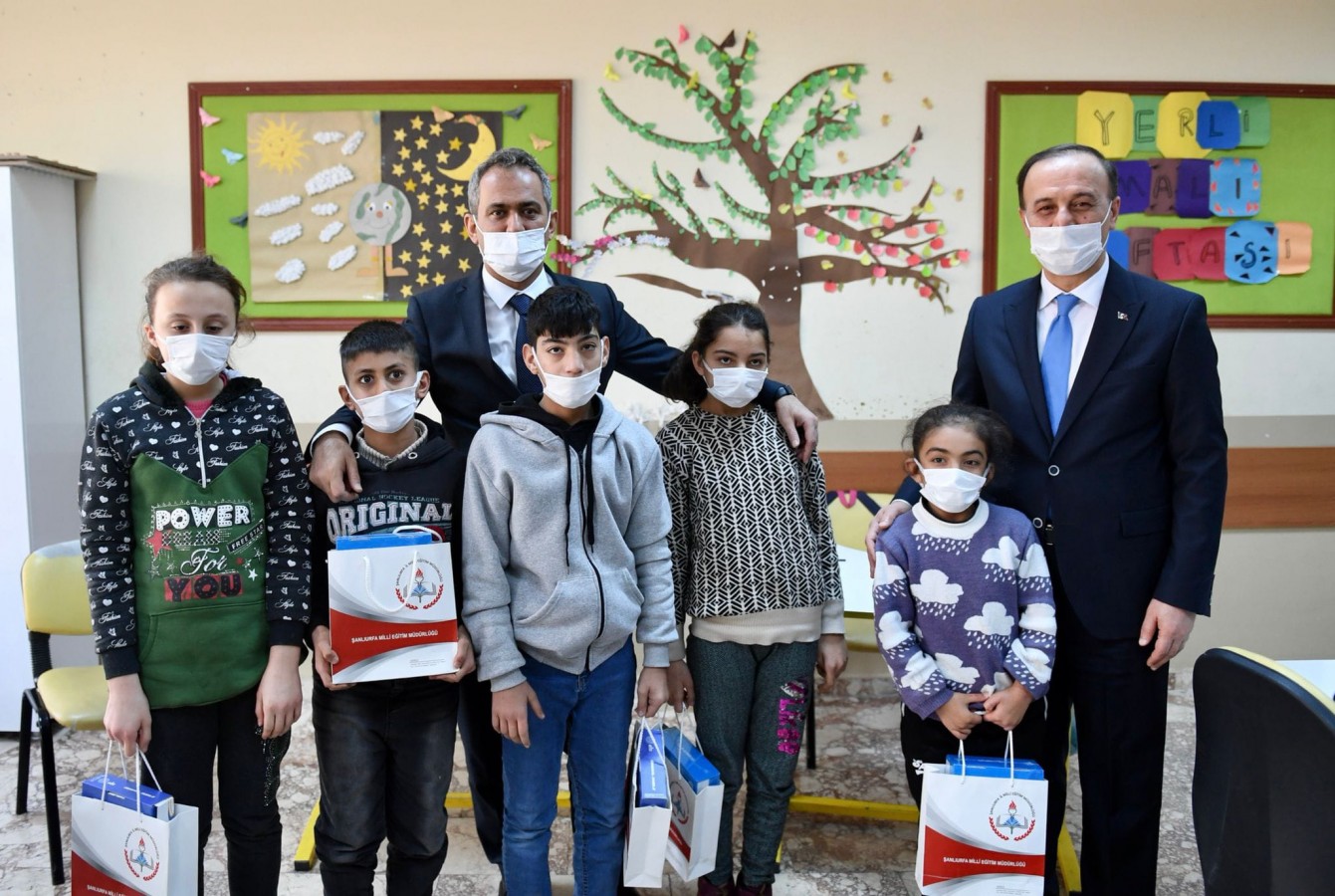 Bakan Özer, Urfa’da öğrencilerle buluştu;