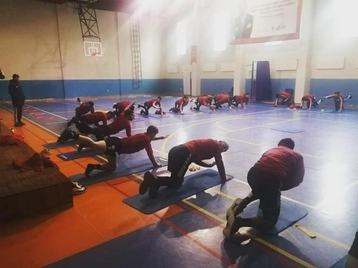 Karaköprü Belediyespor salonda çalıştı;