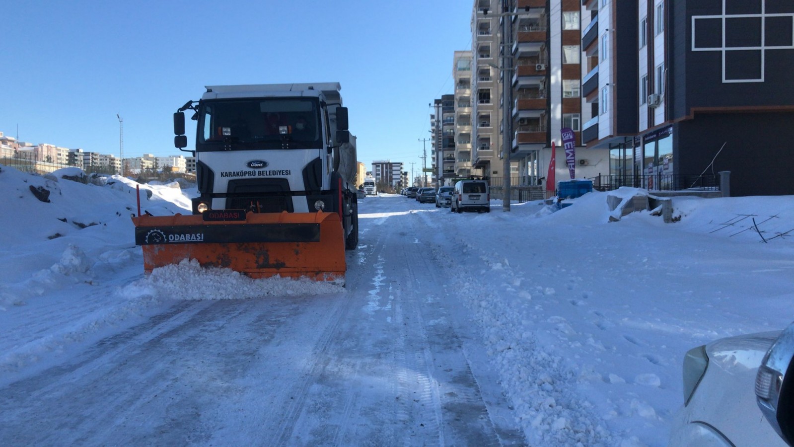 Karaköprü’de 45 araçla kar temizleme çalışması;