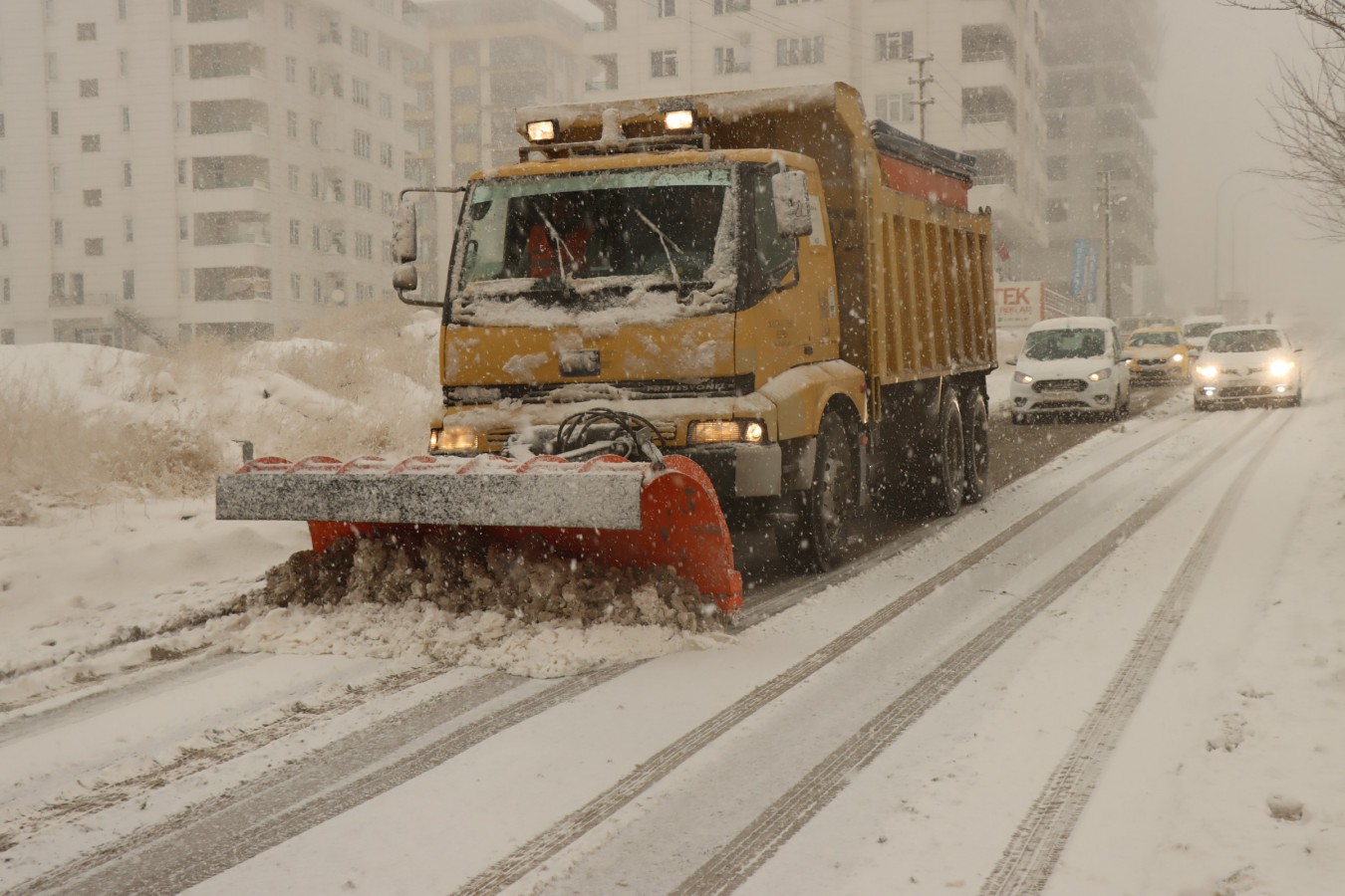 Büyükşehir’in kırsalda kar mesaisi;