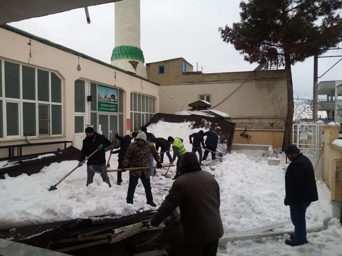 Urfa'da caminin çatısı çöktü! İbadete kapatılan cami ile ilgili açıklama;