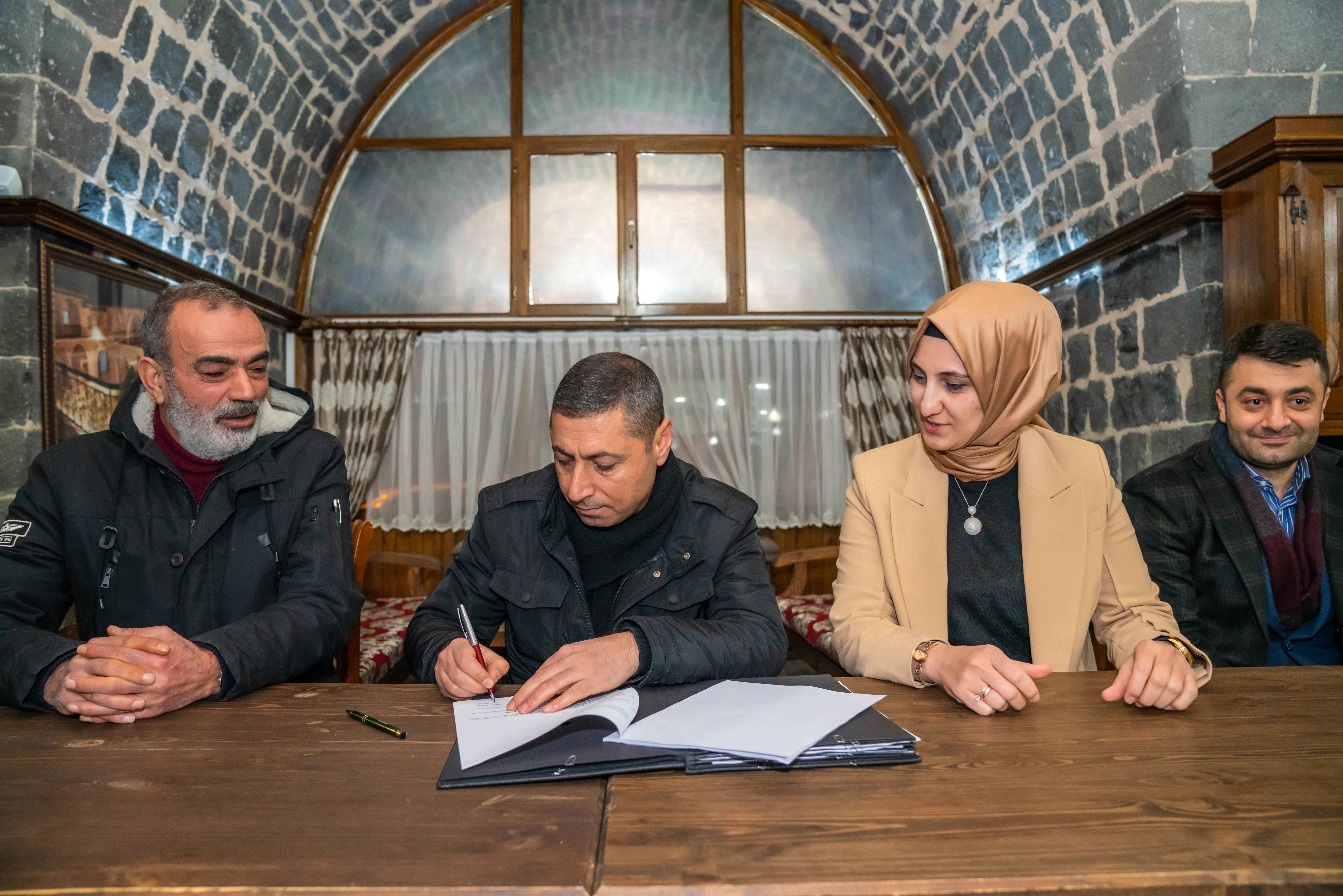 Belediye bünyesindeki kadrolu çalışanlara zam!;