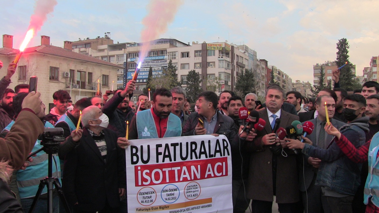 Şanlıurfa’da DEVA’dan ‘mumlu’ protesto;