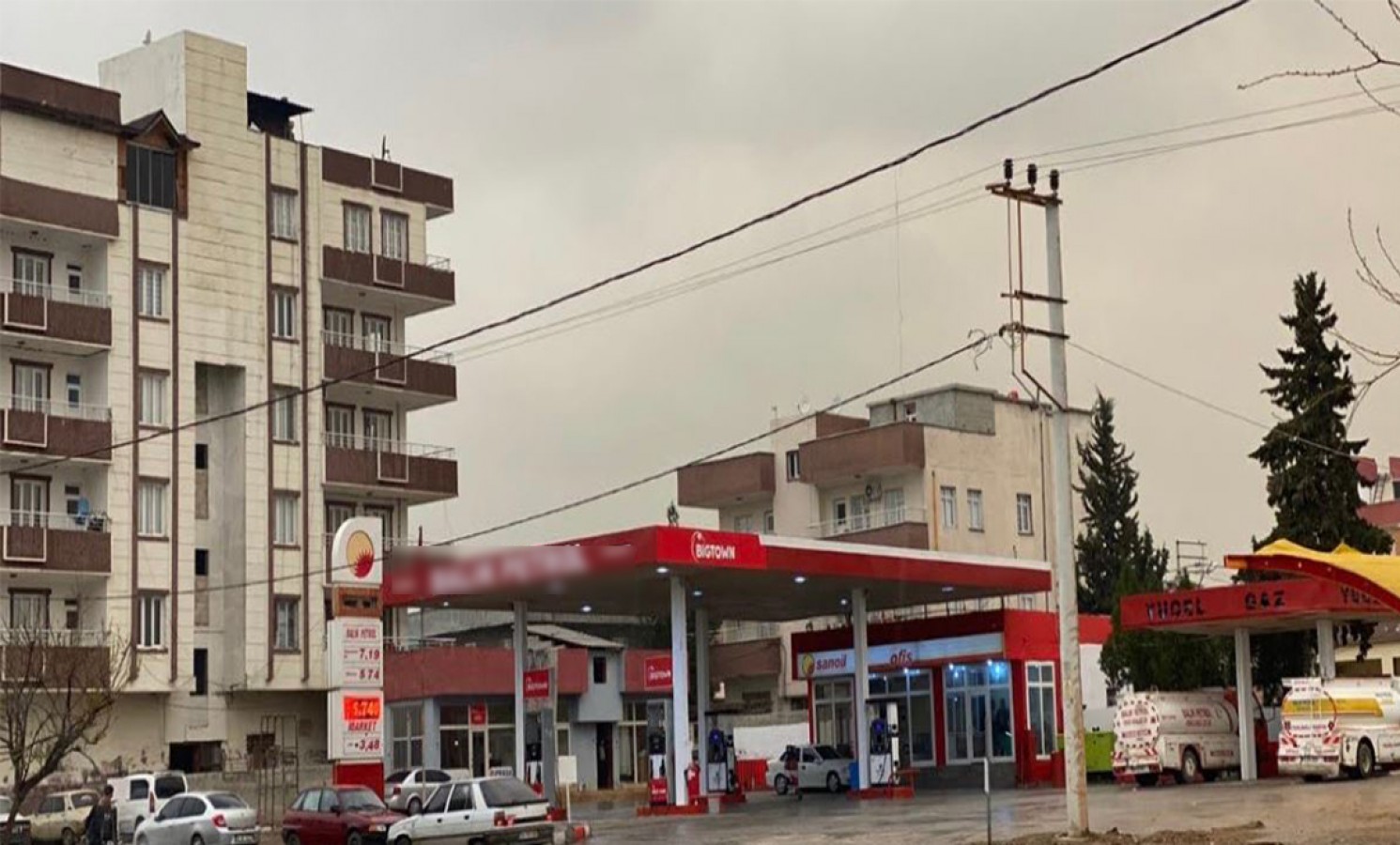 Akçakale’de petrol istasyona silahlı saldırı;