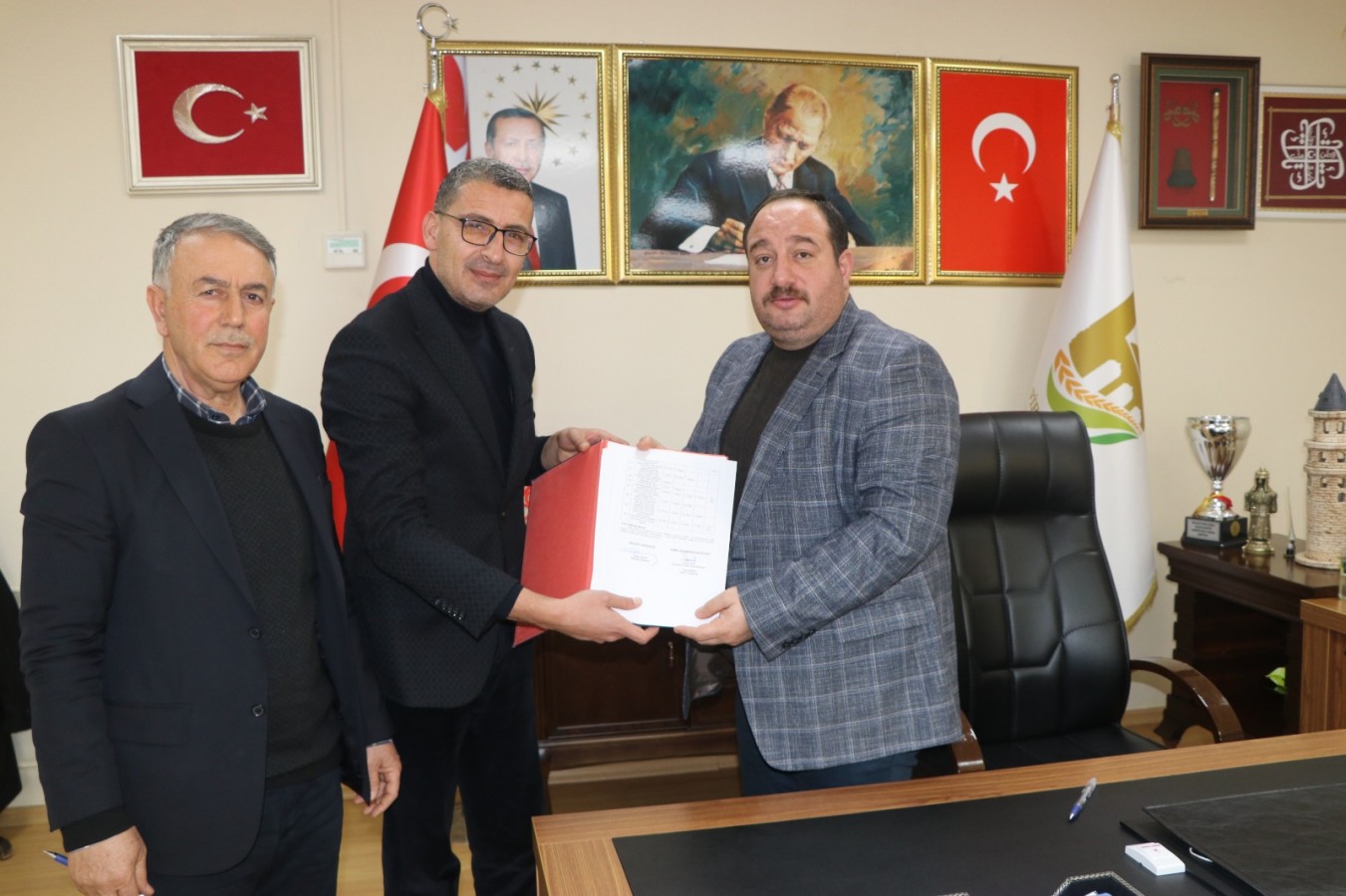 Viranşehir Belediyesi'nde 3 yıllık toplu iş sözleşmesi imzalandı;