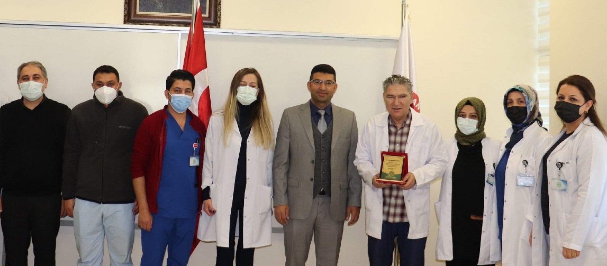 Urfa’da nefroloji uzmanı profesör Sarıkaya emekli oldu;