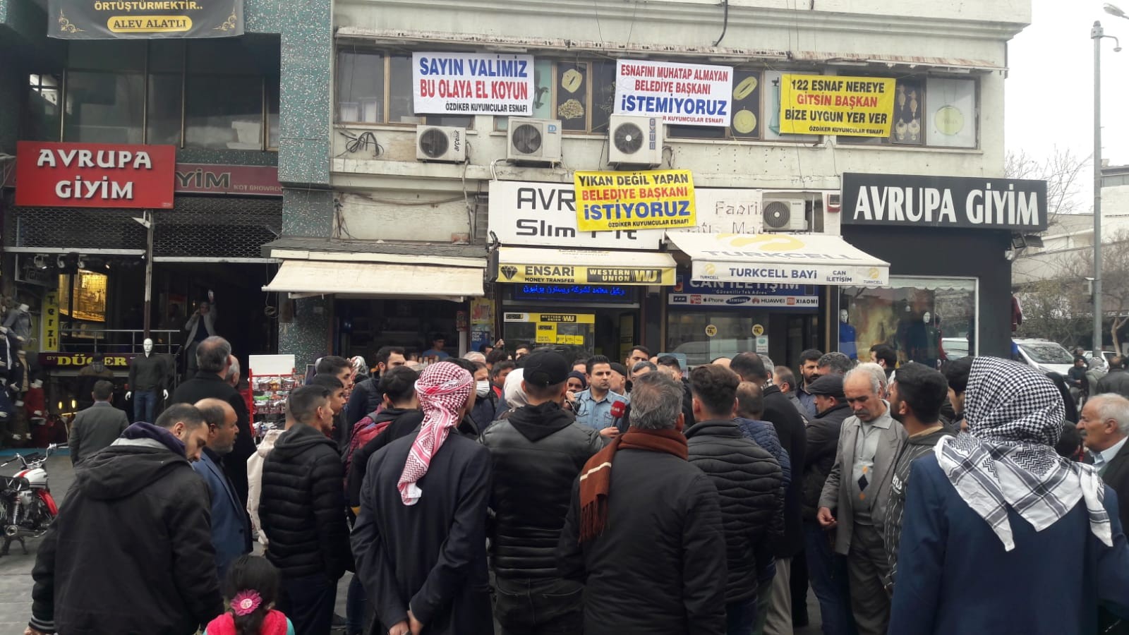 Kuyumcular çarşısı esnafından protesto;