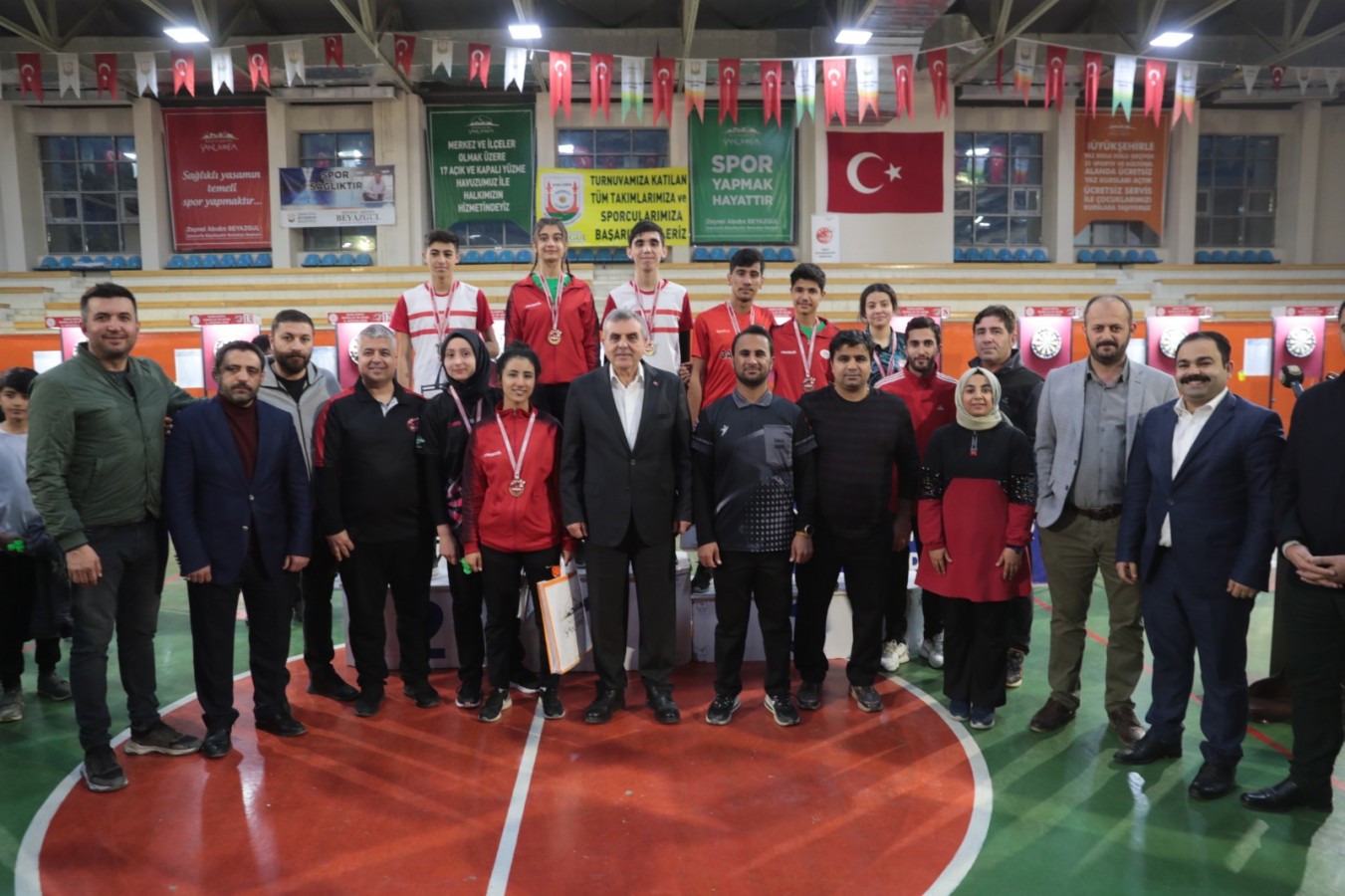 Büyükşehir Belediyesi dart turnuvasında 10 madalya kazandı;