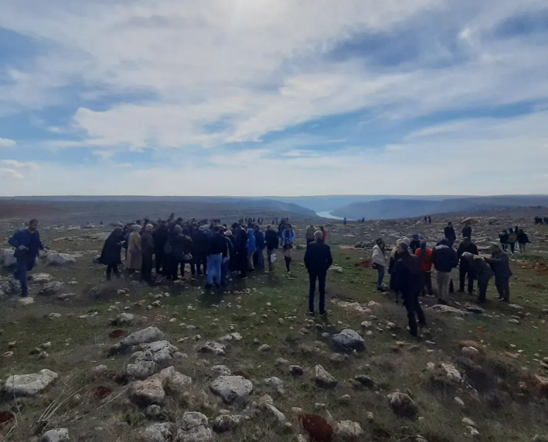 Mezopotamya Sümbülü için kilometrelerce yürüdüler;