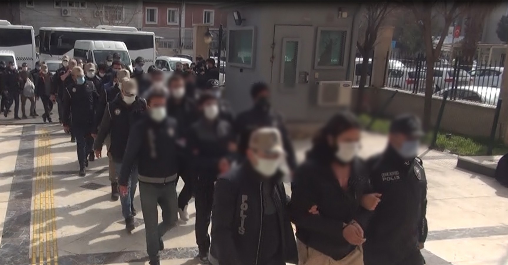 Terörden gözaltına alınanlar adliyeye sevk edildi;