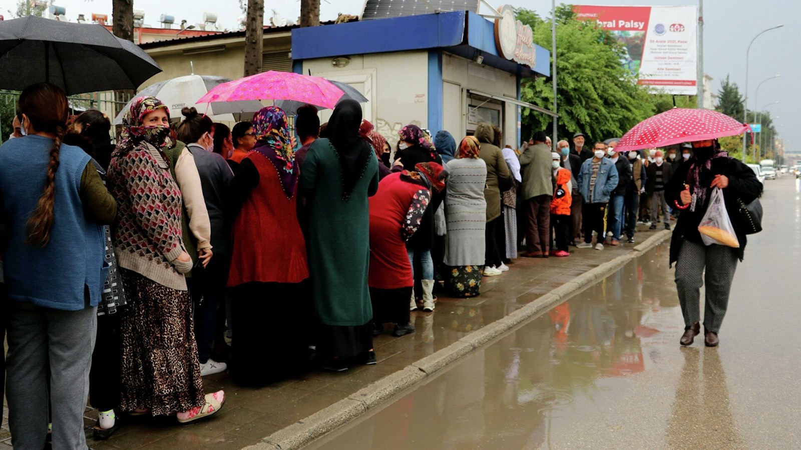 Son ankete göre ekonomik kriz ülkedeki en büyük sorun;