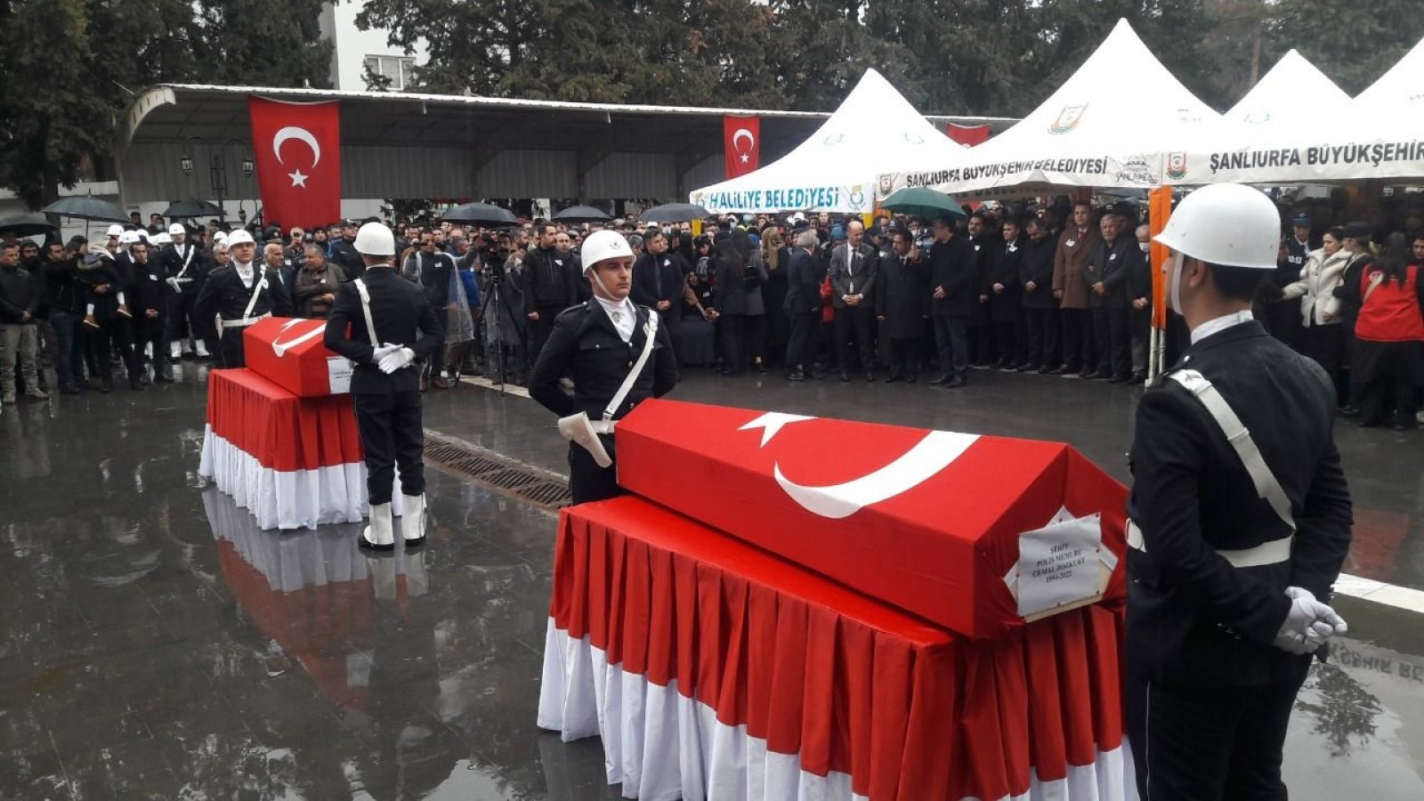 Şanlıurfa, şehit polislerini uğurladı;