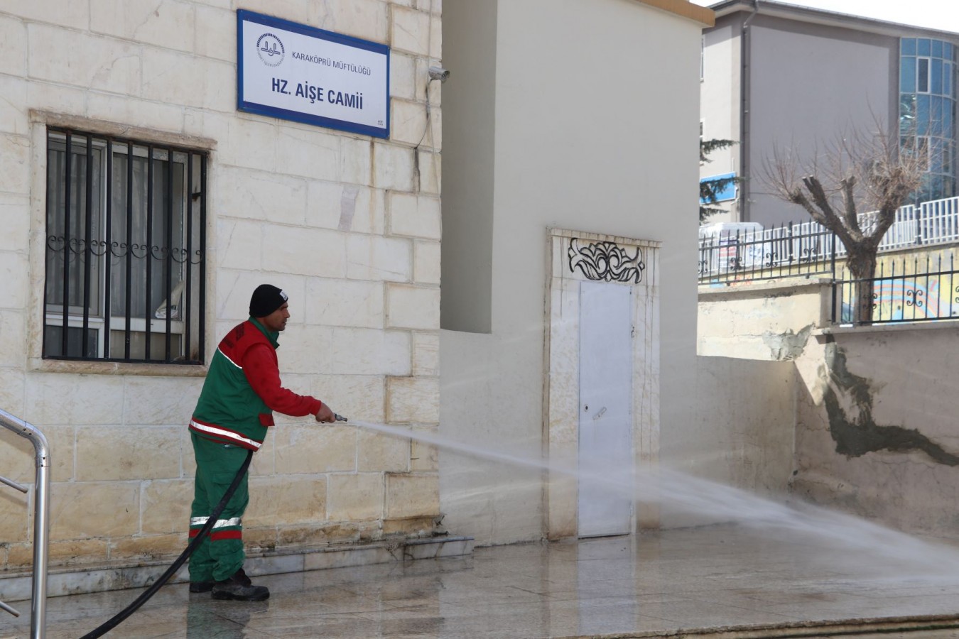 Karaköprü'de camilere Ramazan temizliği;
