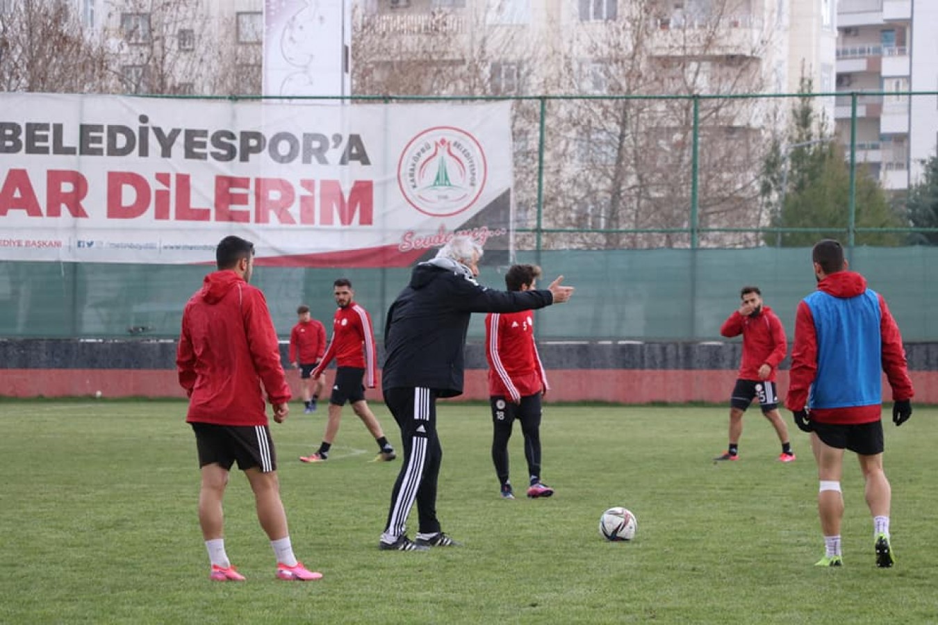 Durmuş Urfa ekibiyle ilk antrenmanına çıktı;