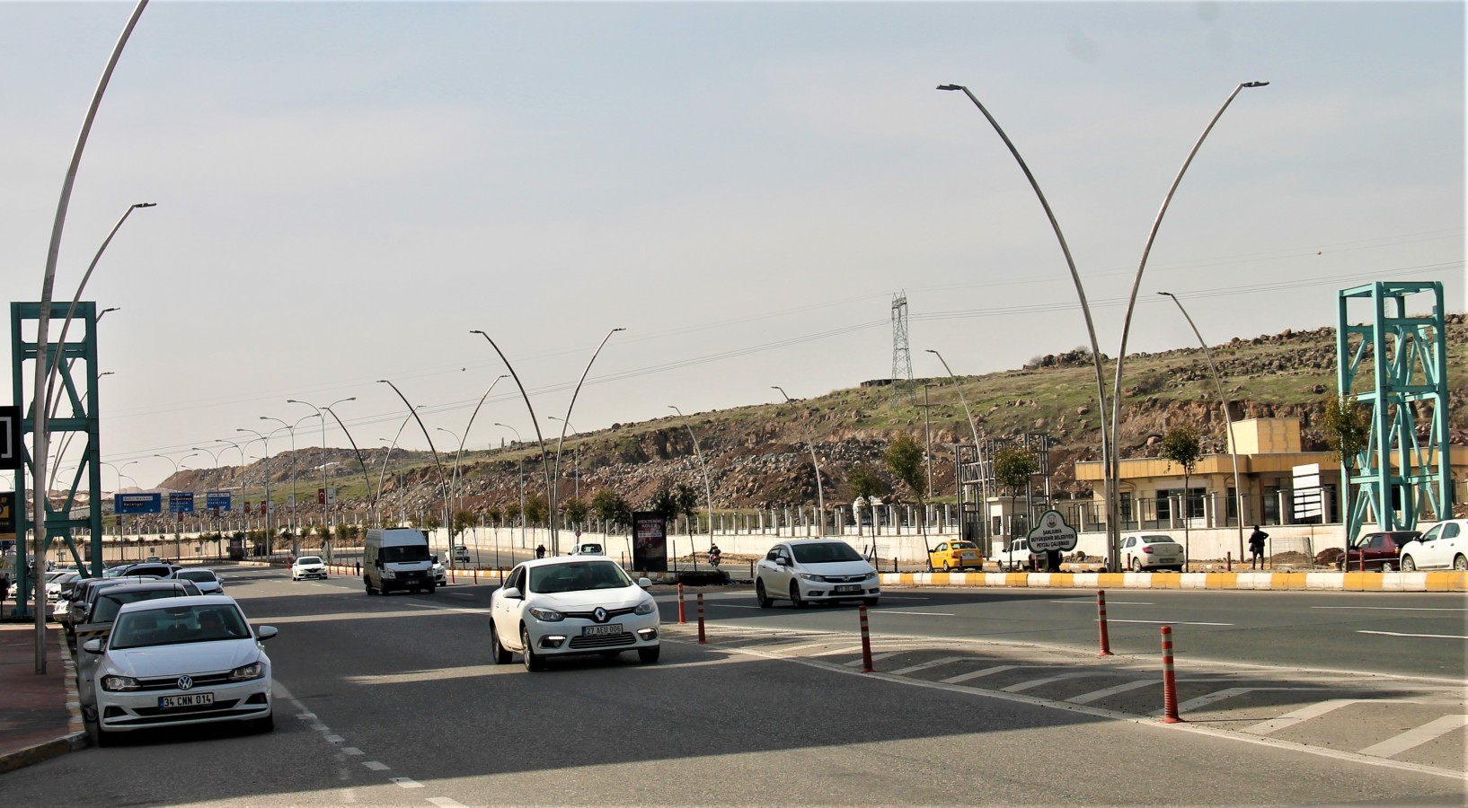 Şanlıurfa’da üst geçit projesinin ayakları yükseliyor;