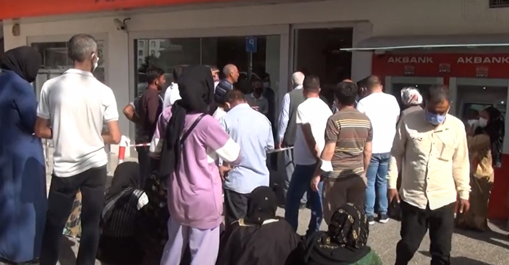 Veriler açıklandı! Urfa'da binlerce kişi bir banka şubesi düşüyor;