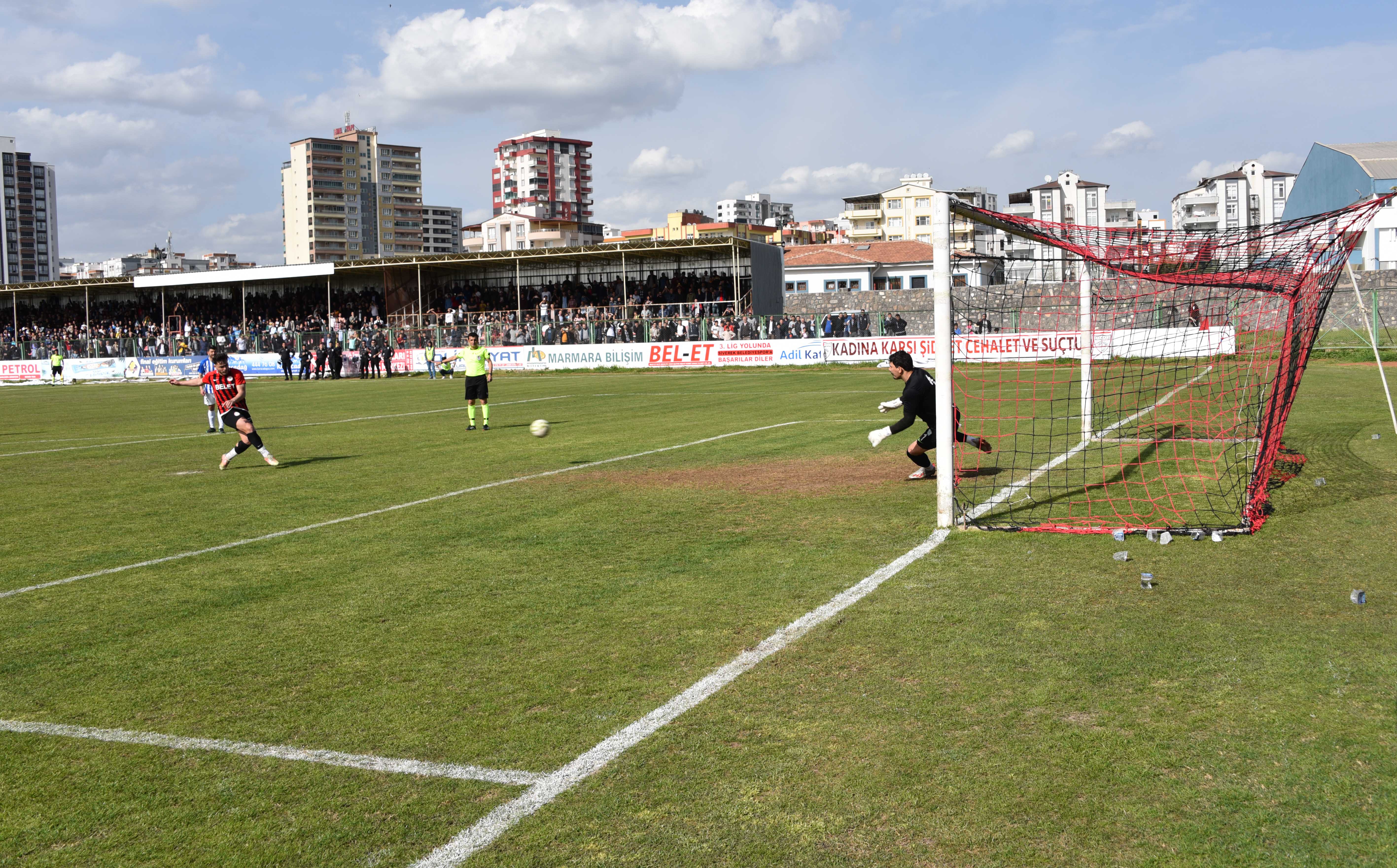 Siverek Belediyespor evinde lideri devirdi;