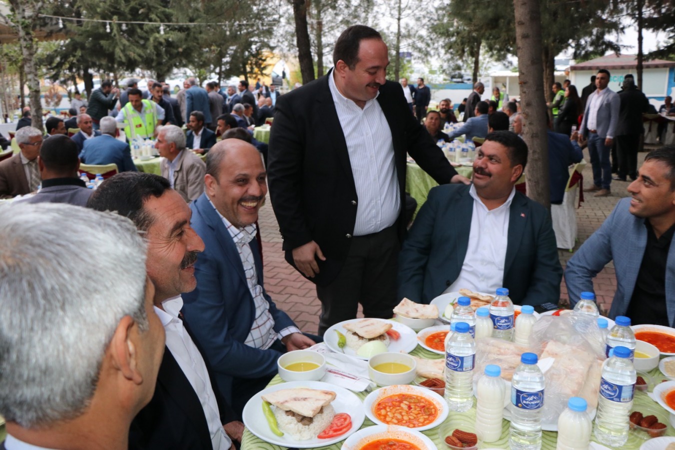 Ekinci’den muhtar ve oda başkanlarına iftar yemeği;