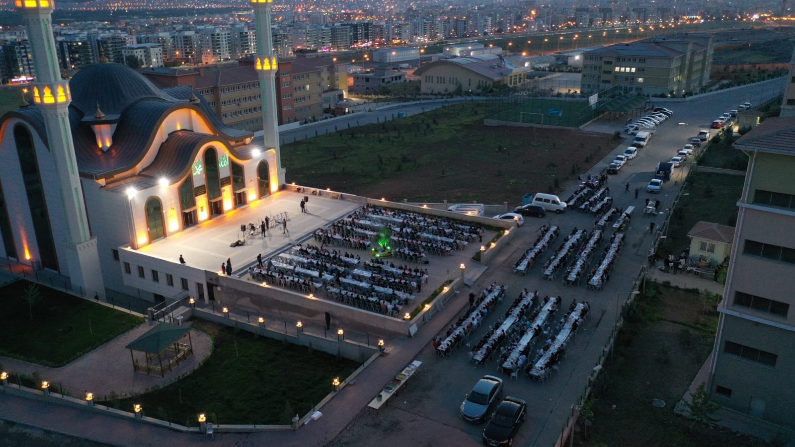 Başkan Canpolat iftarda gençlerle bir araya geldi;