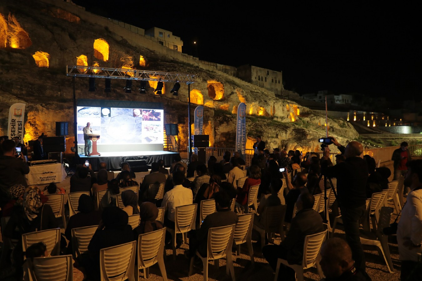 ‘Şanlıurfa’nın Arkeolojik Kazıları’ konulu panel ilgi gördü;